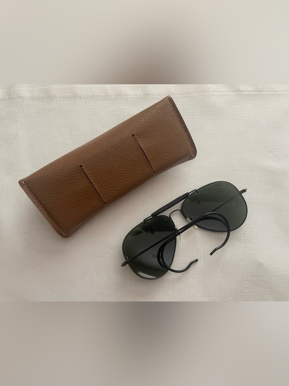 Vintage Ray-Ban Aviator Sunglasses in Black with Brown Case - Picture 2 of 6